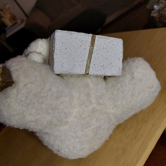 Vintage* Rare 80s White Christmas Gift-Giving Sitting Teddy Bear. - Picture 6 of 7